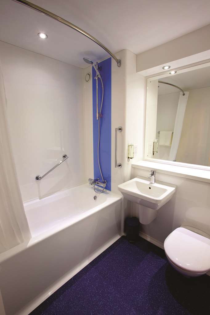 Travelodge Kingston Upon Thames Central London Phòng bức ảnh